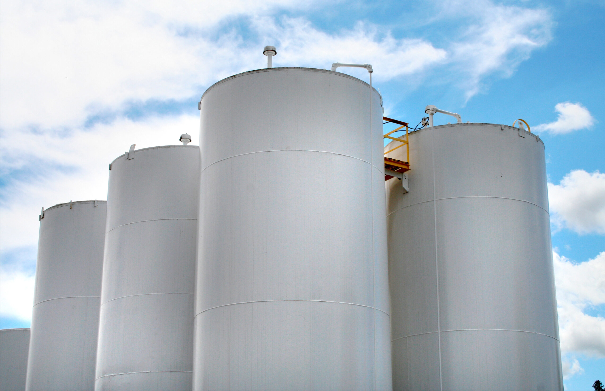 Fuel storage tanks